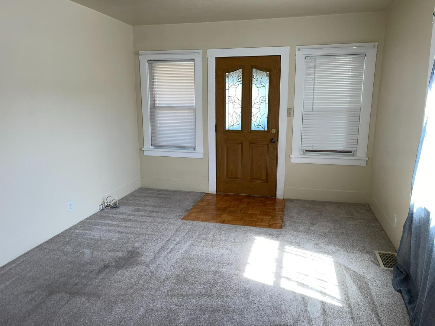 697 Middlefield Road Salinas, CA 93906 - Photo 5 of 27 Gallery Image 5