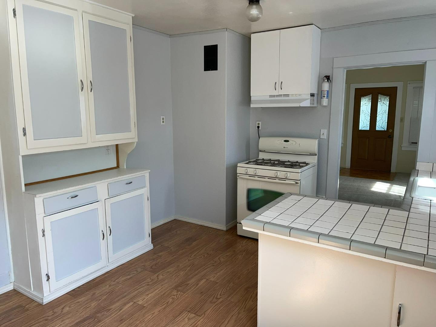 697 Middlefield Road Salinas, CA 93906 - Photo 6 of 27 Gallery Image 6