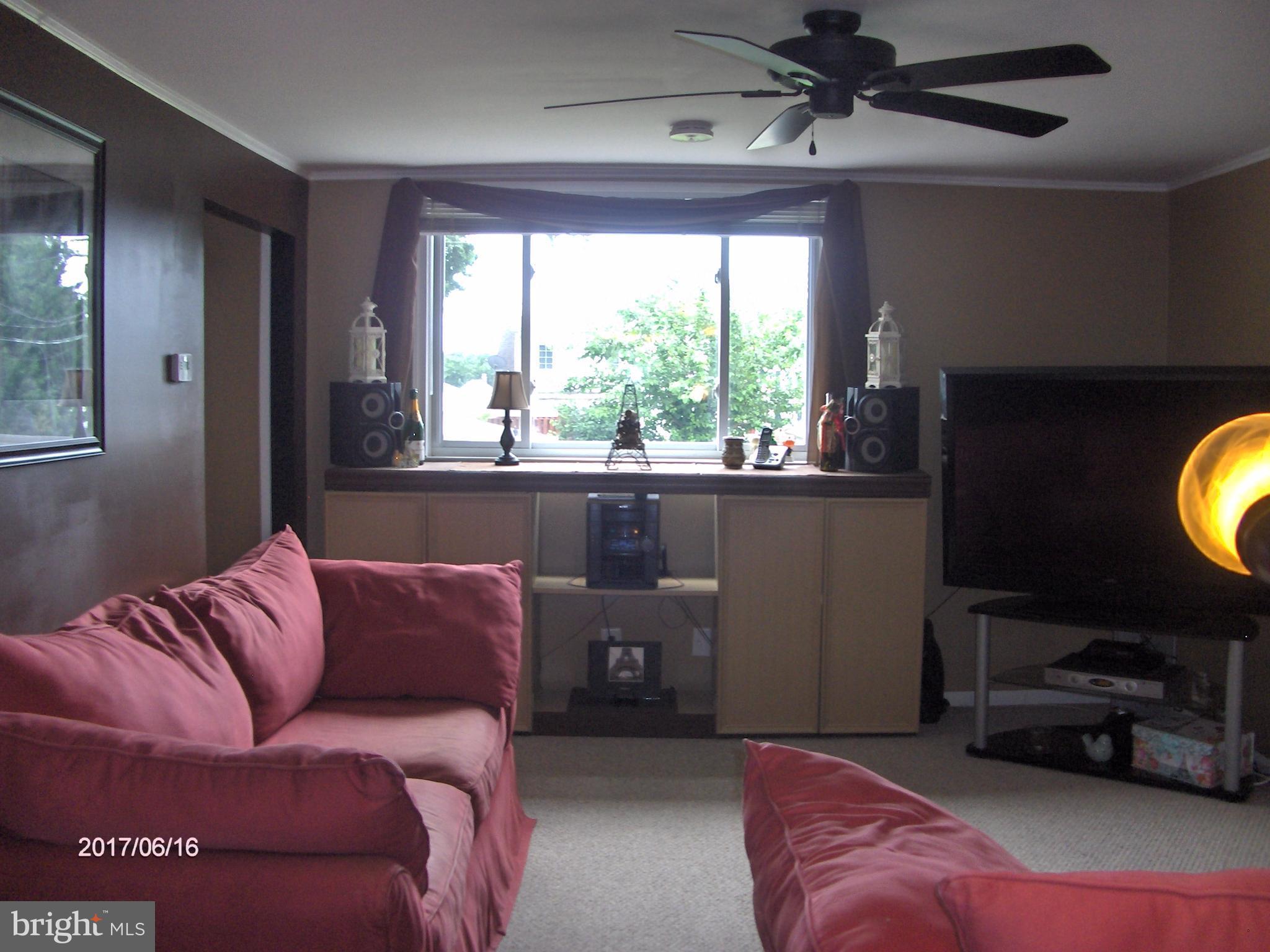 3219 Willoughby Road Baltimore, MD 21234 - Photo 11 of 29 Living Room