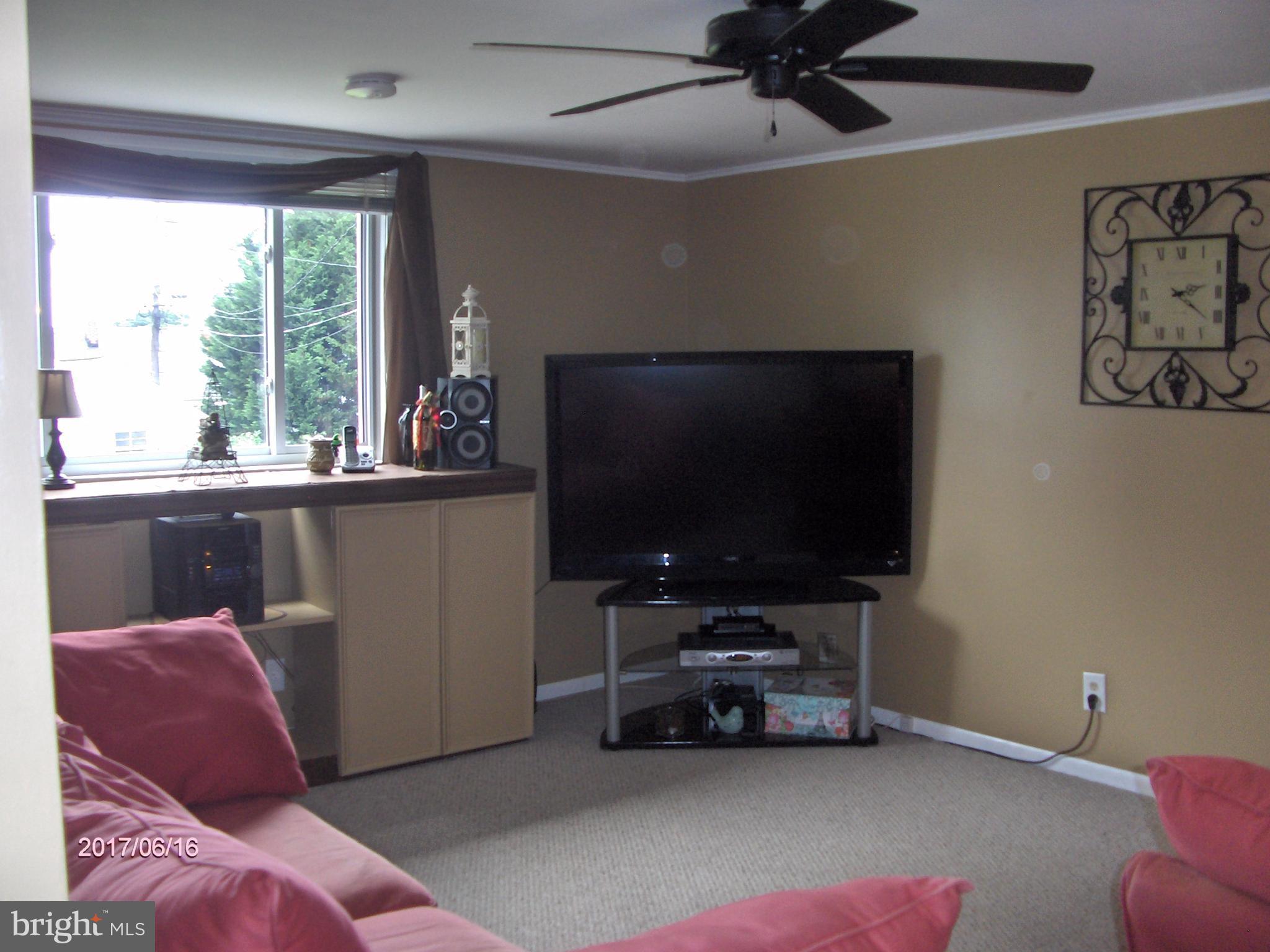 3219 Willoughby Road Baltimore, MD 21234 - Photo 12 of 29 Living Room