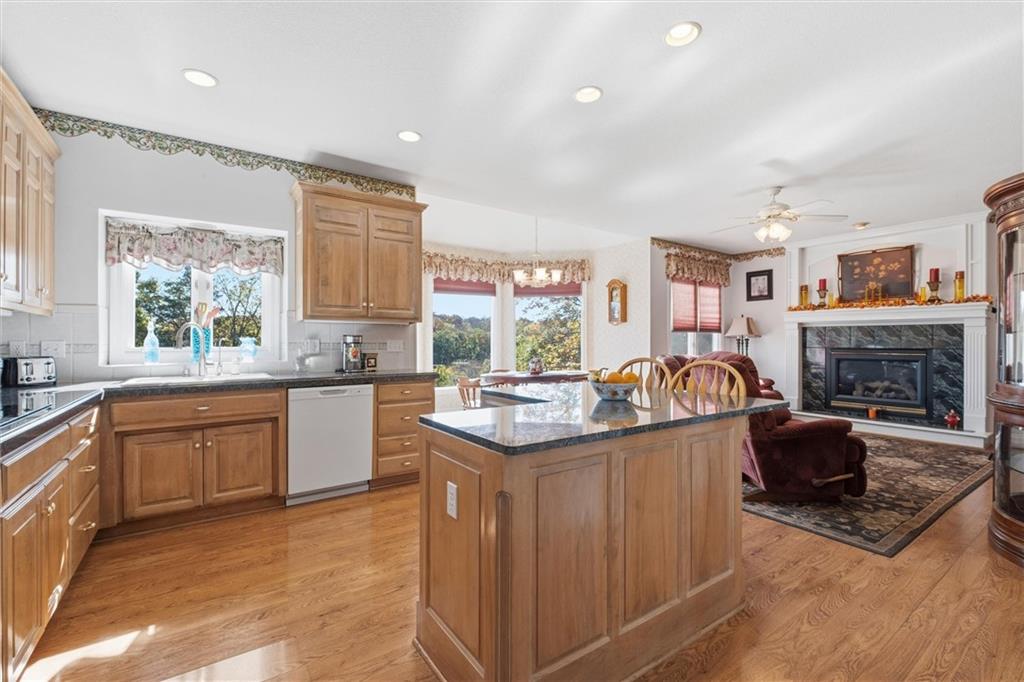 14733 Timber Lane Bonner Springs, KS 66012 - Photo 11 of 64