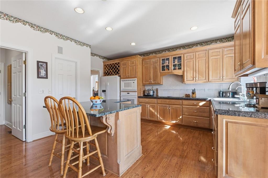 14733 Timber Lane Bonner Springs, KS 66012 - Photo 14 of 64