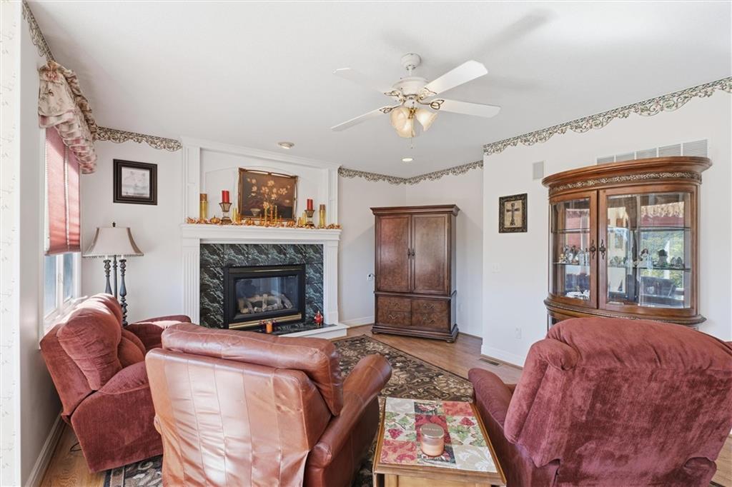 14733 Timber Lane Bonner Springs, KS 66012 - Photo 16 of 64