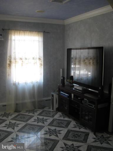 6713 Livingston Road Oxon Hill, MD 20745 - Photo 5 of 11 Living Room
