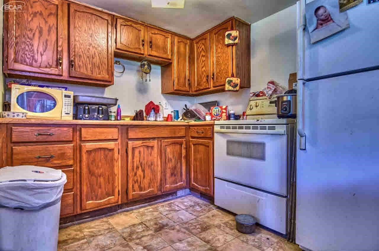 1131 Pratt Road Metamora, MI 48455 - Photo 8 of 19 21176992-7.JPG