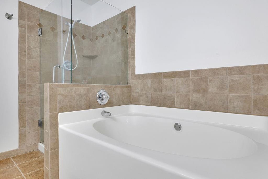 4085 Spring Cove Drive Duluth, GA 30097 - Photo 24 of 45 a bathroom with a bathtub