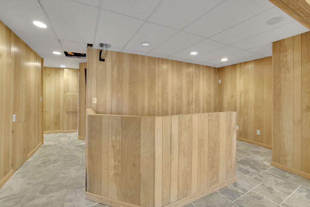 4085 Spring Cove Drive Duluth, GA 30097 - Photo 35 of 45 a view of a elevator