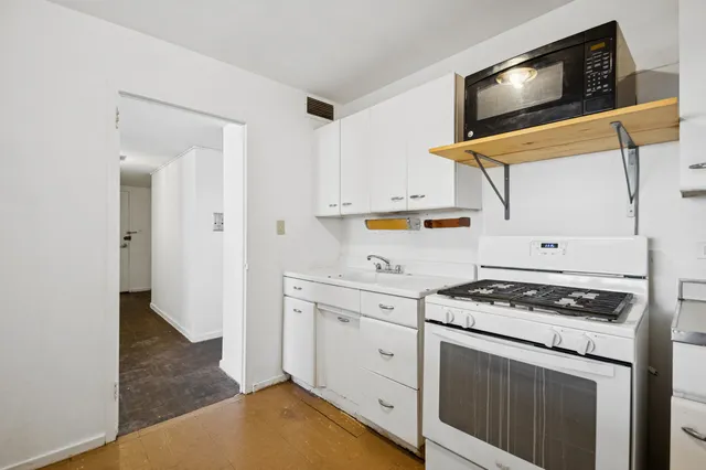 $185,000 | 3950 North Lake Shore Drive, Unit 2125, Chicago, IL 60613