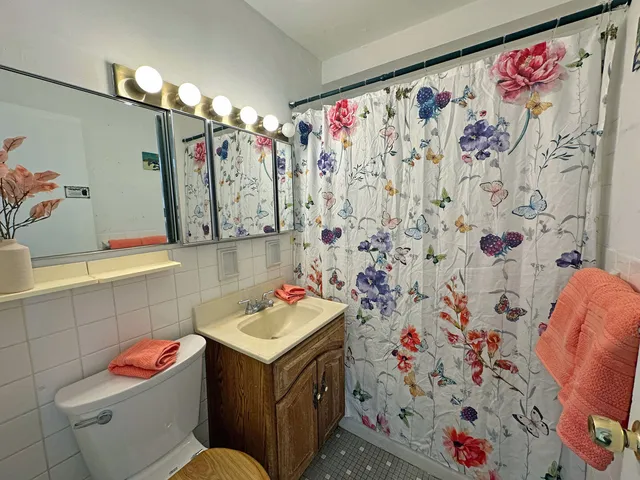 $185,000 | 3950 North Lake Shore Drive, Unit 2125, Chicago, IL 60613