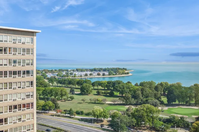 $185,000 | 3950 North Lake Shore Drive, Unit 2125, Chicago, IL 60613