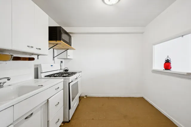 $185,000 | 3950 North Lake Shore Drive, Unit 2125, Chicago, IL 60613