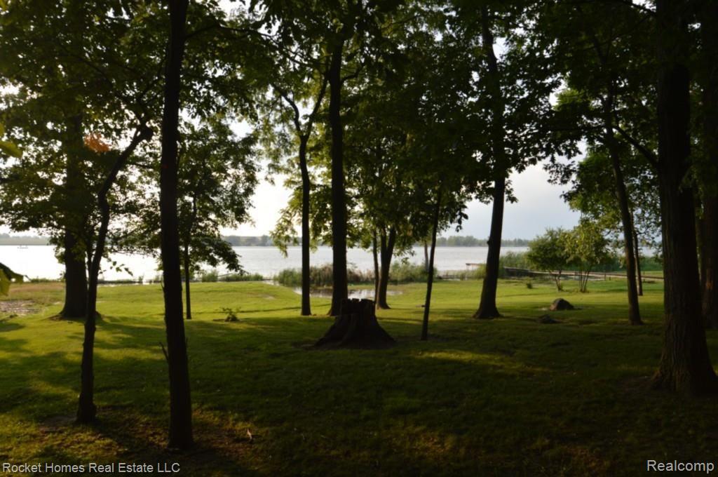 18440 Meridian Road Grosse Ile, MI 48138 - Photo 30 of 41 DSC_0105.jpg