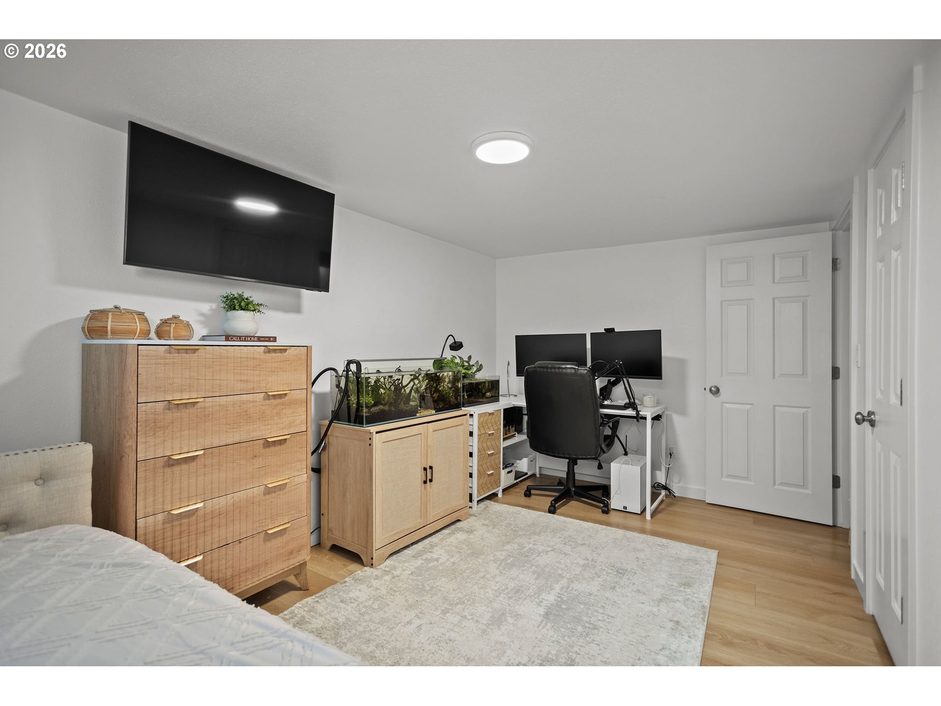 2102 Kelly Road, Unit 9 Vancouver, WA 98665 - Photo 16 of 29 a room with furniture and flat screen tv