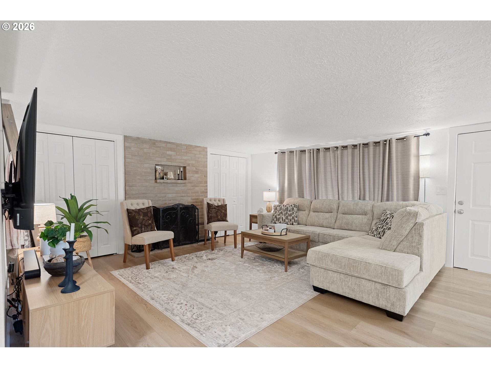 2102 Kelly Road, Unit 9 Vancouver, WA 98665 - Photo 26 of 29 a living room with furniture and a fireplace