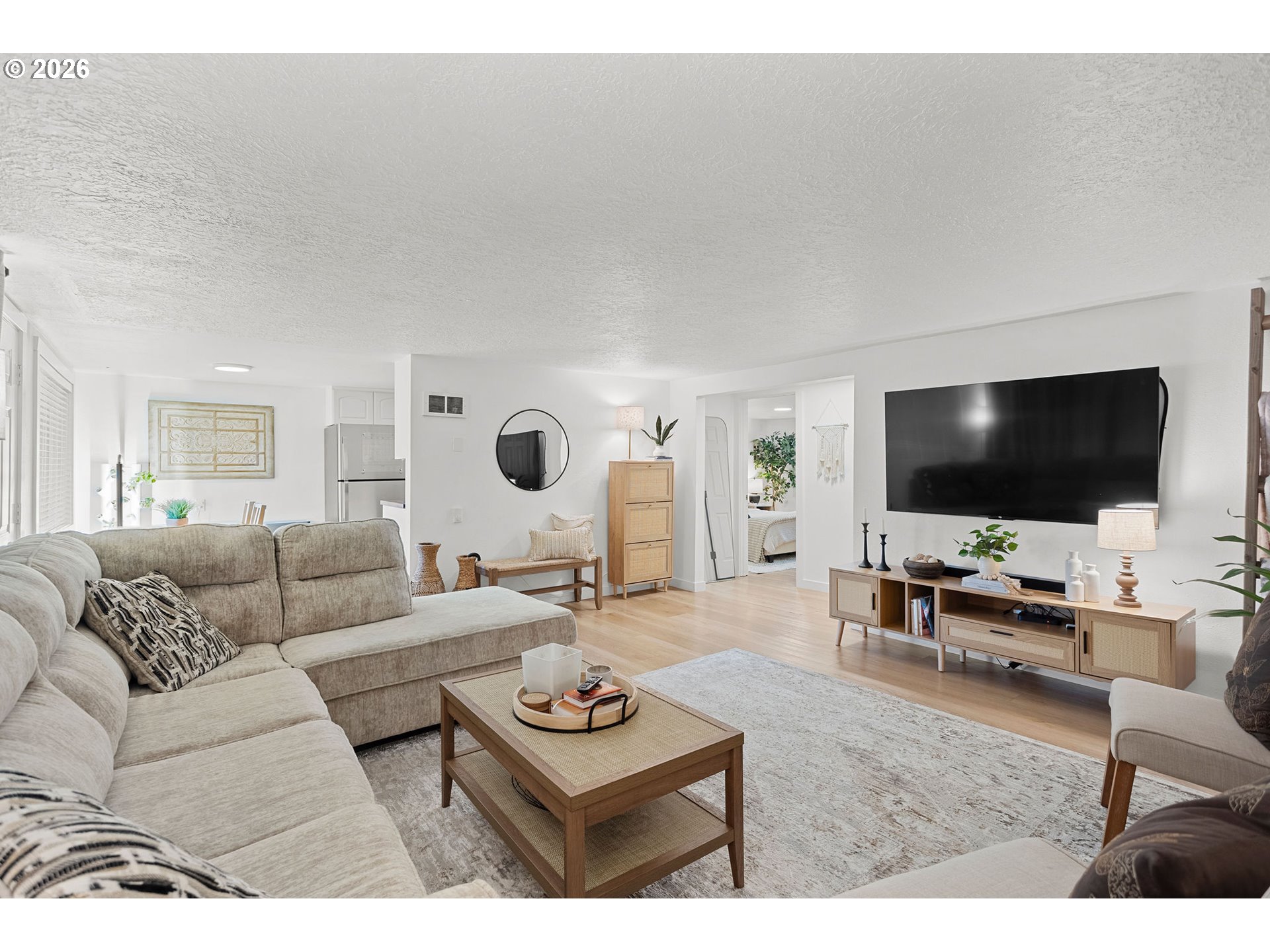 2102 Kelly Road, Unit 9 Vancouver, WA 98665 - Photo 27 of 29 a living room with furniture and a flat screen tv