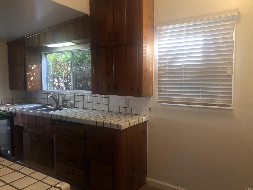 3535 Helix Street Spring Valley, CA 91977 - Photo 10 of 19 Kitchen/Breakfast Nook