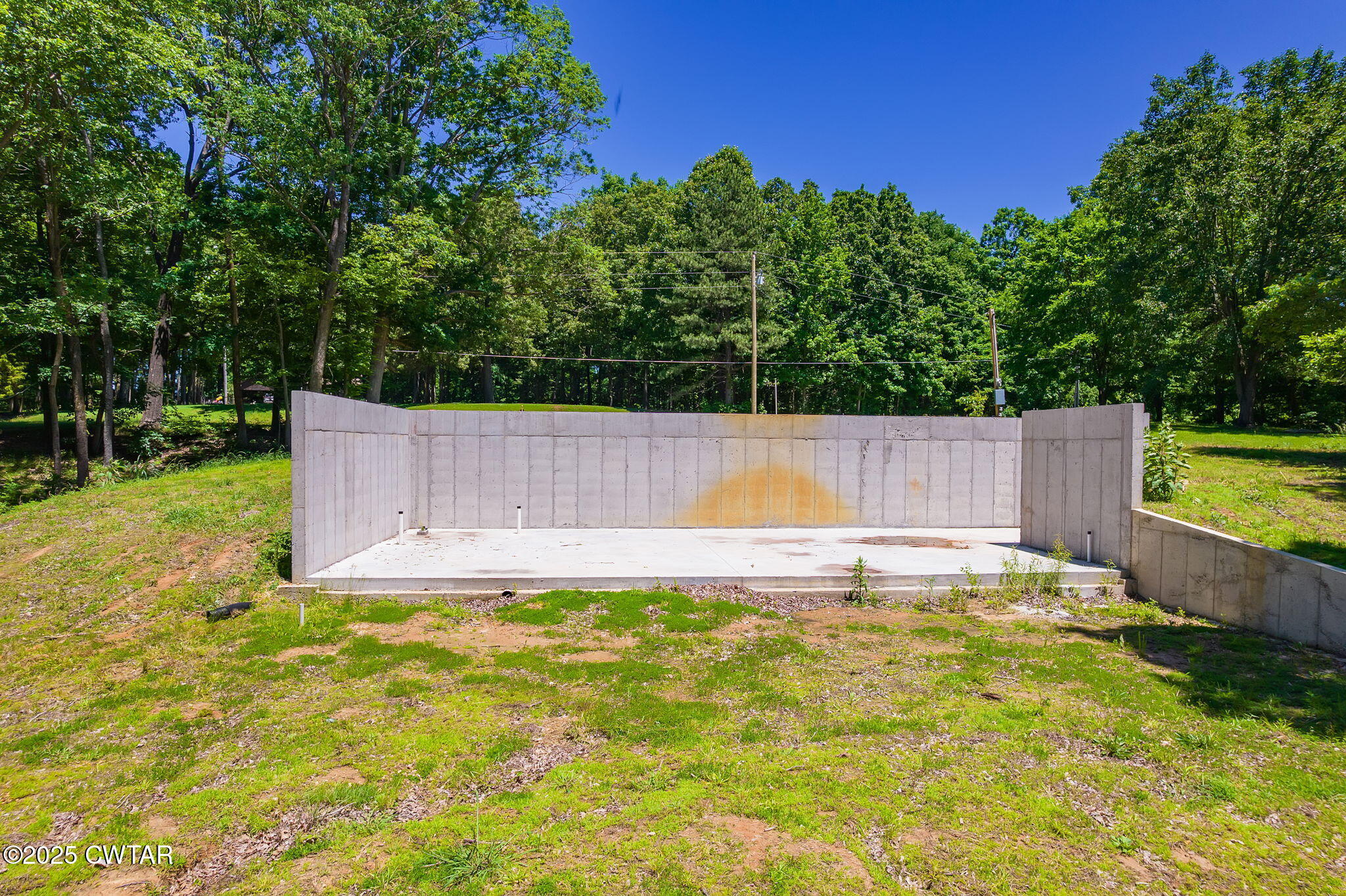 64 Lake Hayes Estates Road Trenton, TN 38382 - Photo 17 of 25 a view of a backyard with swimming pool