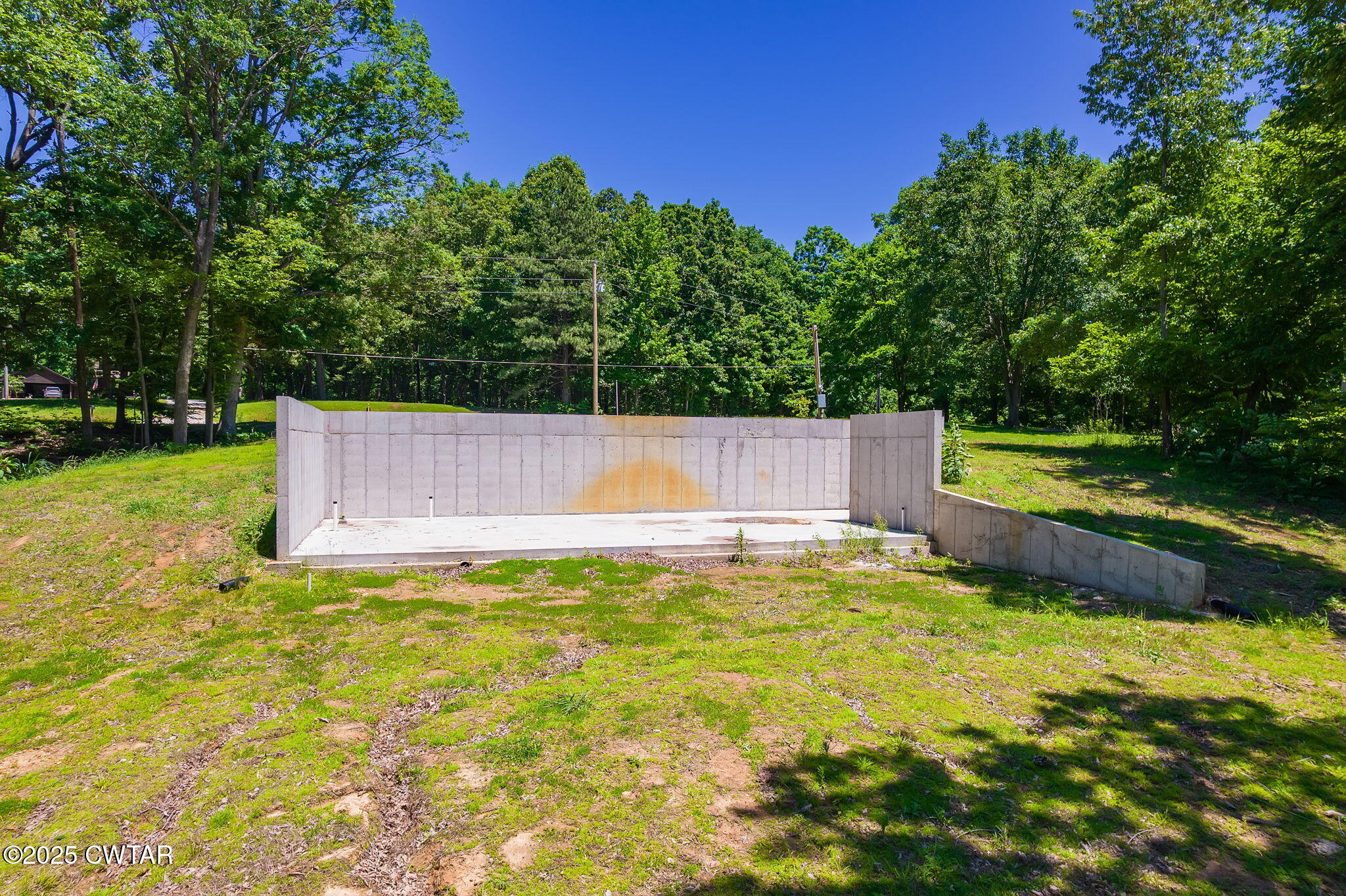 64 Lake Hayes Estates Road Trenton, TN 38382 - Photo 10 of 25 a swimming pool with some trees in the background