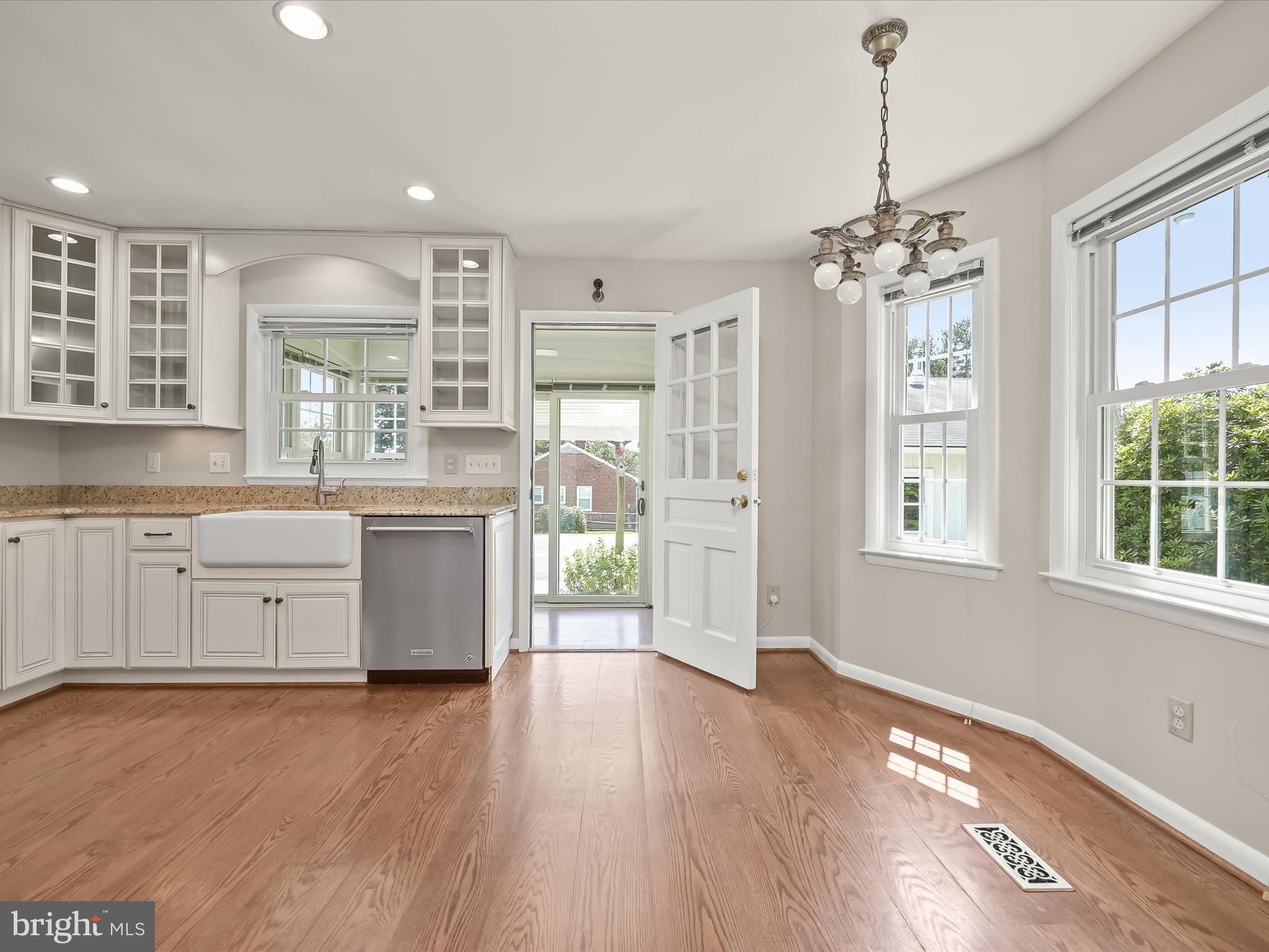 5922 Ridge Road Mount Airy, MD 21771 - Photo 21 of 63 Casual Dining Area