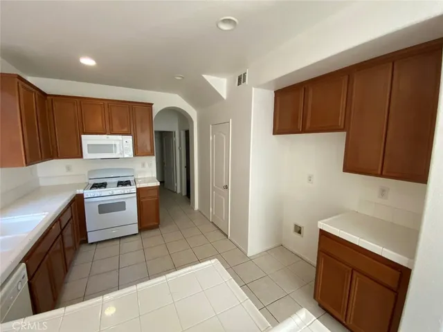 $2,450 | 15123 Fresh Water Way, Victorville, CA 92394