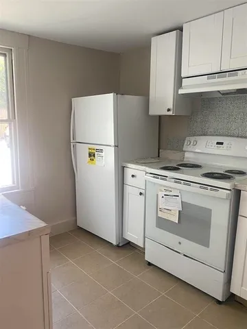 $2,300 | 76 Warren Street, Unit 1, Concord, NH 03301