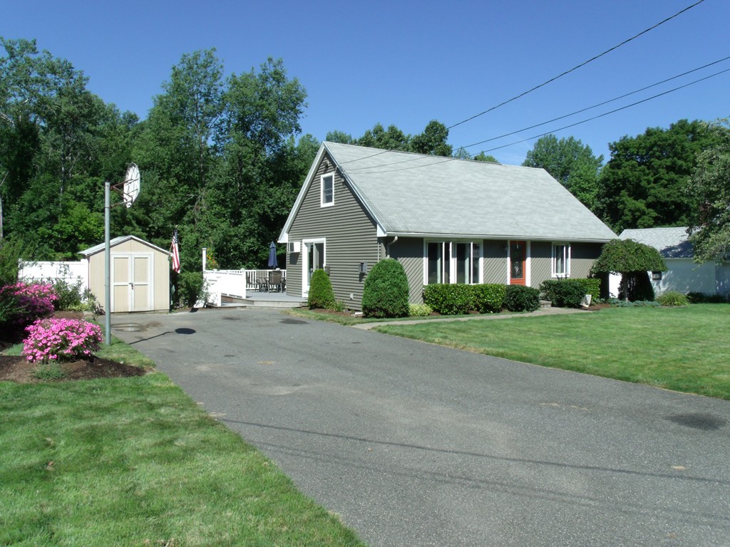 43 Glenn Street Three Rivers, MA 01080 - Photo 3 of 30