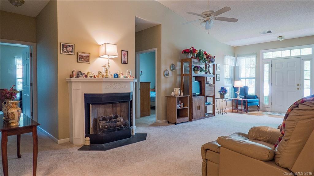 16627 Timber Crossing Road, Unit 16627 Charlotte, NC 28213 - Photo 4 of 16 Gallery Image 4