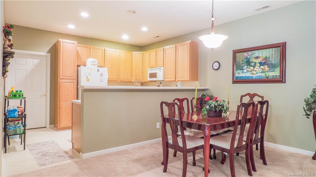 16627 Timber Crossing Road, Unit 16627 Charlotte, NC 28213 - Photo 6 of 16 Gallery Image 6