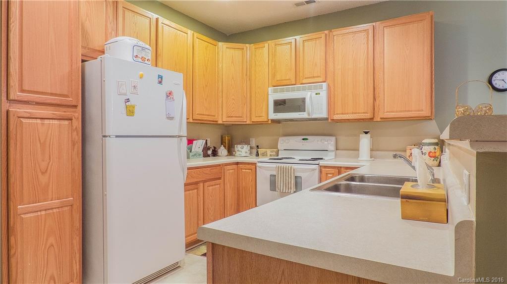 16627 Timber Crossing Road, Unit 16627 Charlotte, NC 28213 - Photo 7 of 16 Gallery Image 7