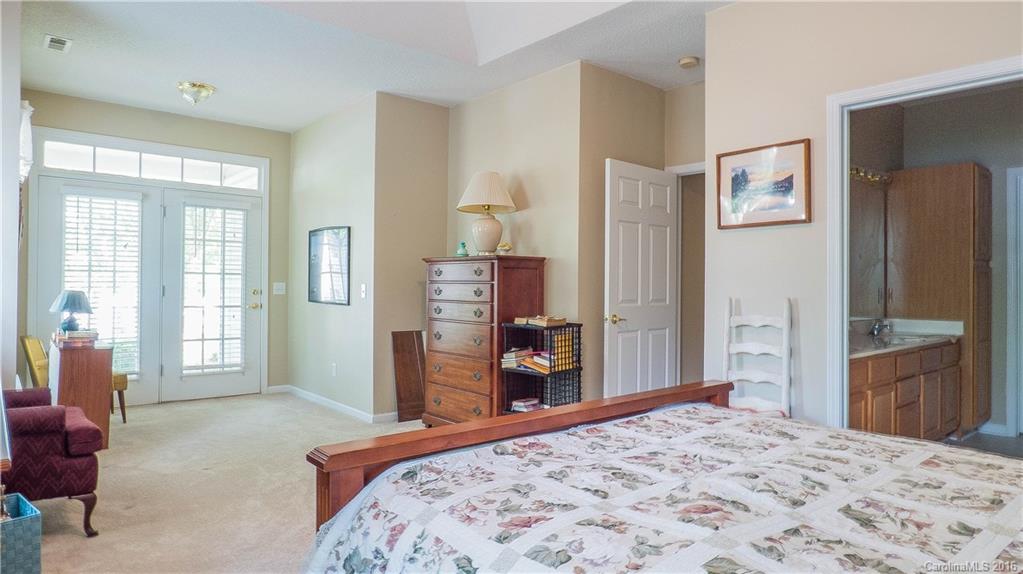 16627 Timber Crossing Road, Unit 16627 Charlotte, NC 28213 - Photo 9 of 16 Gallery Image 9
