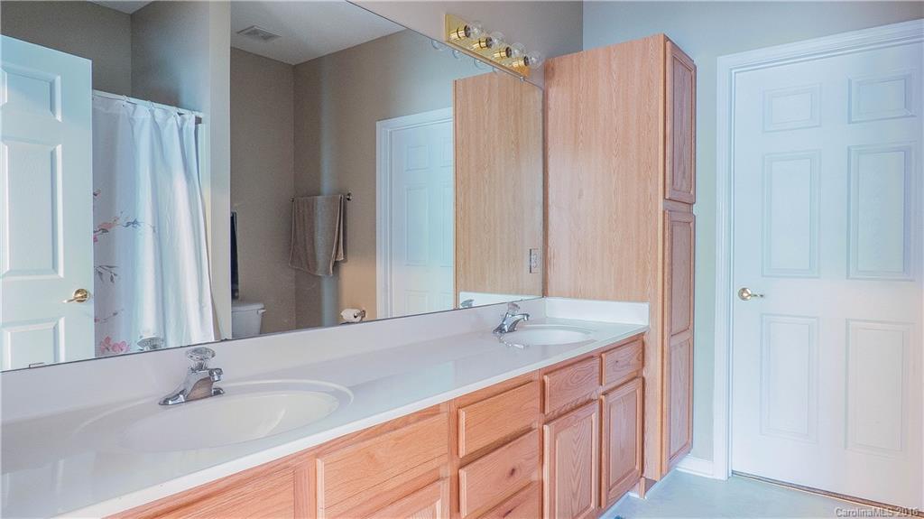 16627 Timber Crossing Road, Unit 16627 Charlotte, NC 28213 - Photo 10 of 16 Gallery Image 10