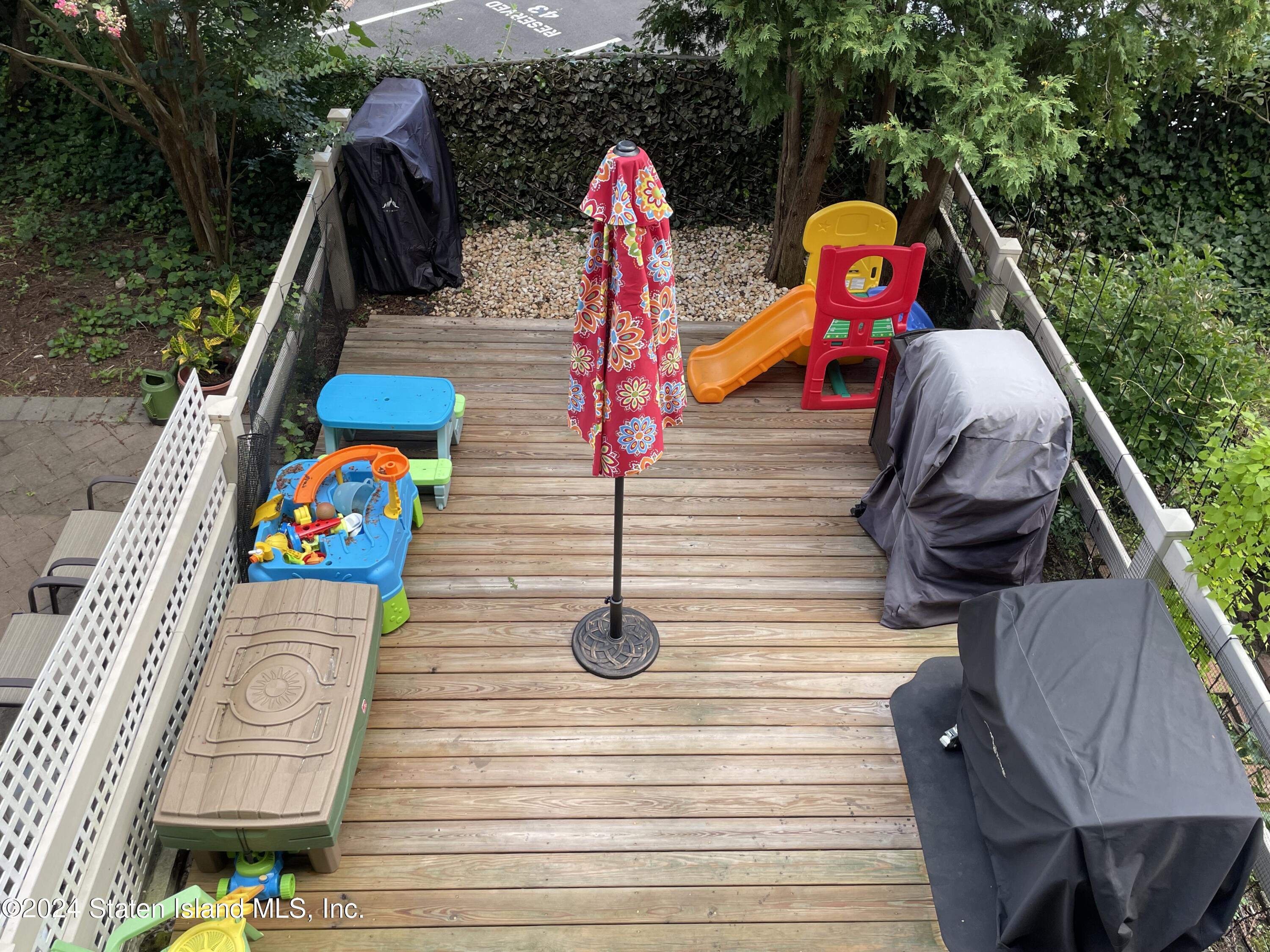 983 West Fingerboard Road Staten Island, NY 10304 - Photo 28 of 30 Deck