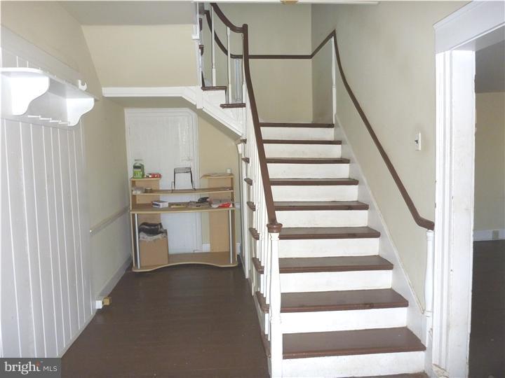 4100 Lower Road Bristol, PA 19007 - Photo 6 of 25 Foyer