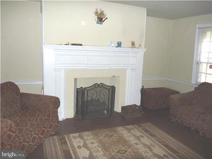 4100 Lower Road Bristol, PA 19007 - Photo 7 of 25 Living Room