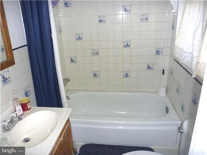 4100 Lower Road Bristol, PA 19007 - Photo 10 of 25 Bathroom