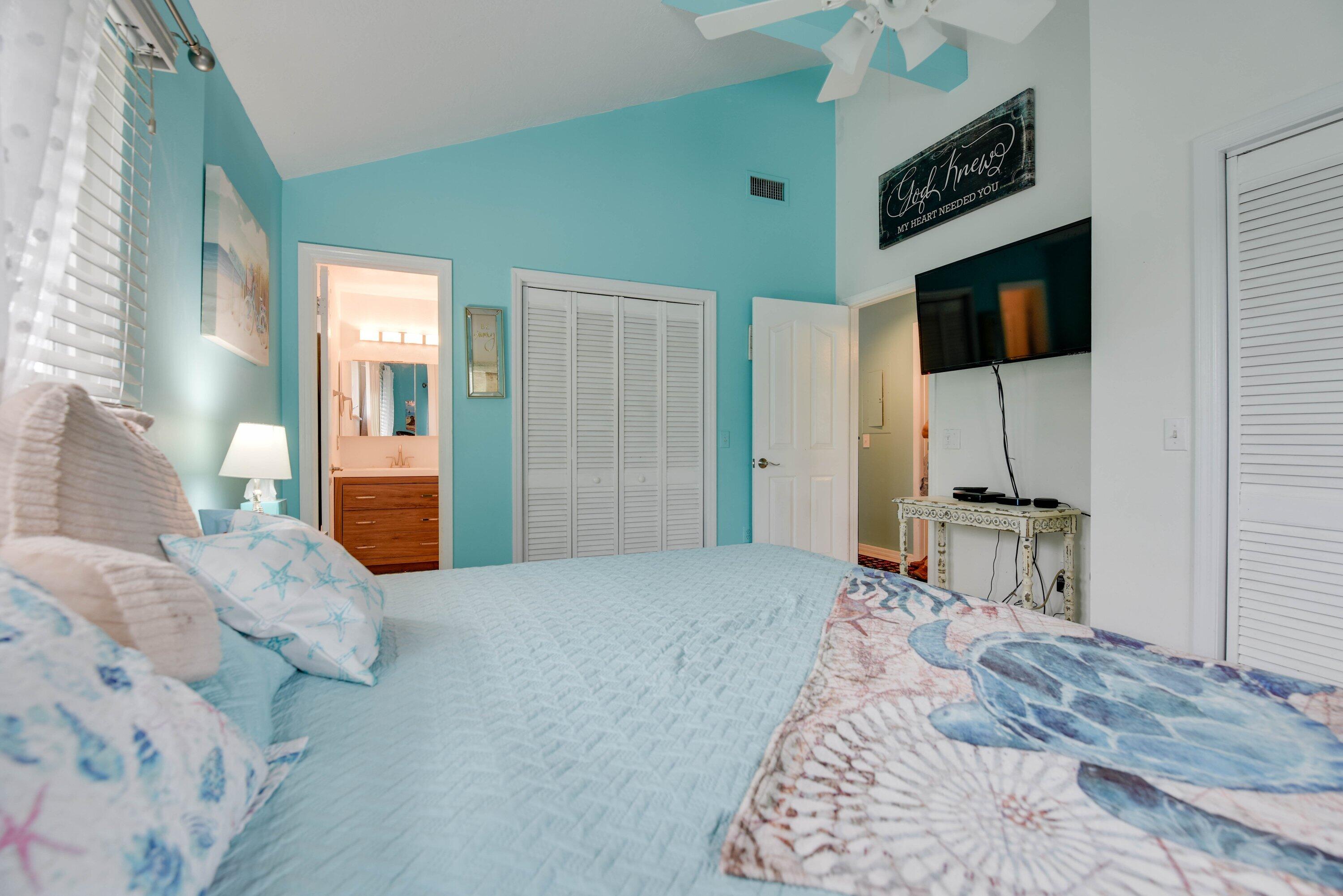 29857 Tropical Trader Road Big Pine Key, FL 33043 - Photo 9 of 36 006-29857TropicalTrader_master suite