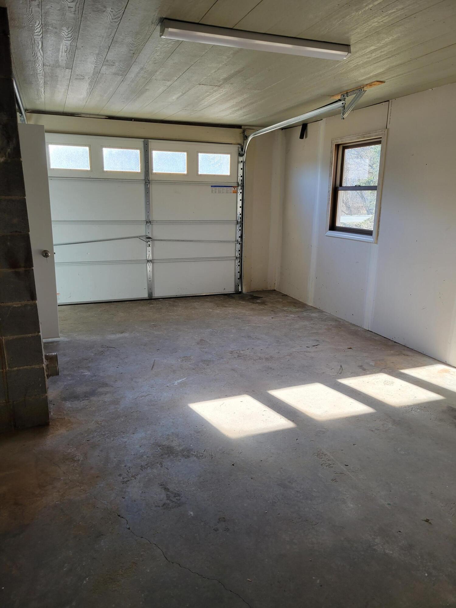 11 Old Windsor Road South China, ME 04358 - Photo 19 of 23 Garage