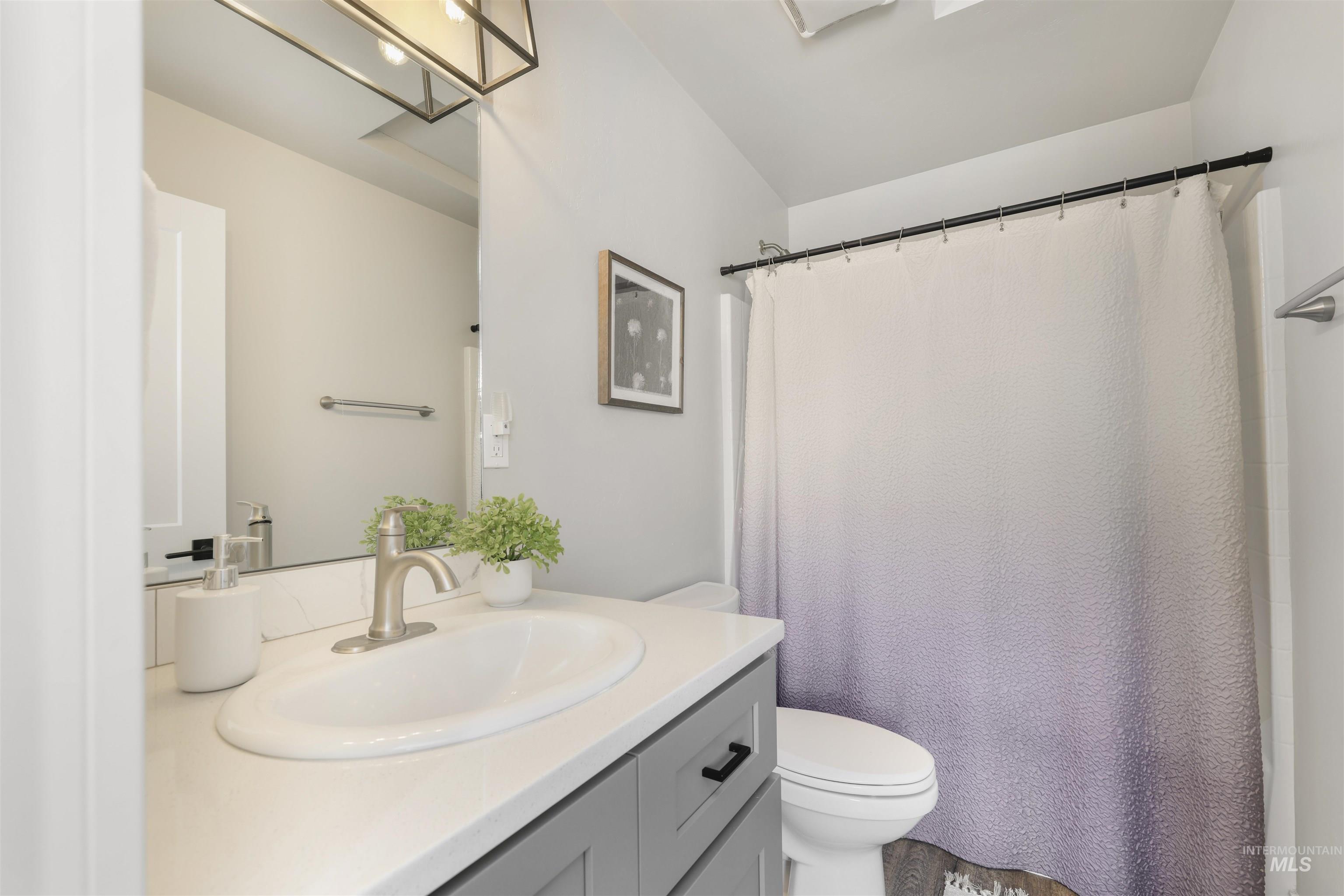 893-899 Shadowleaf Avenue Twin Falls, ID 83301 - Photo 33 of 50 Bathroom featuring vanity and curtained shower
