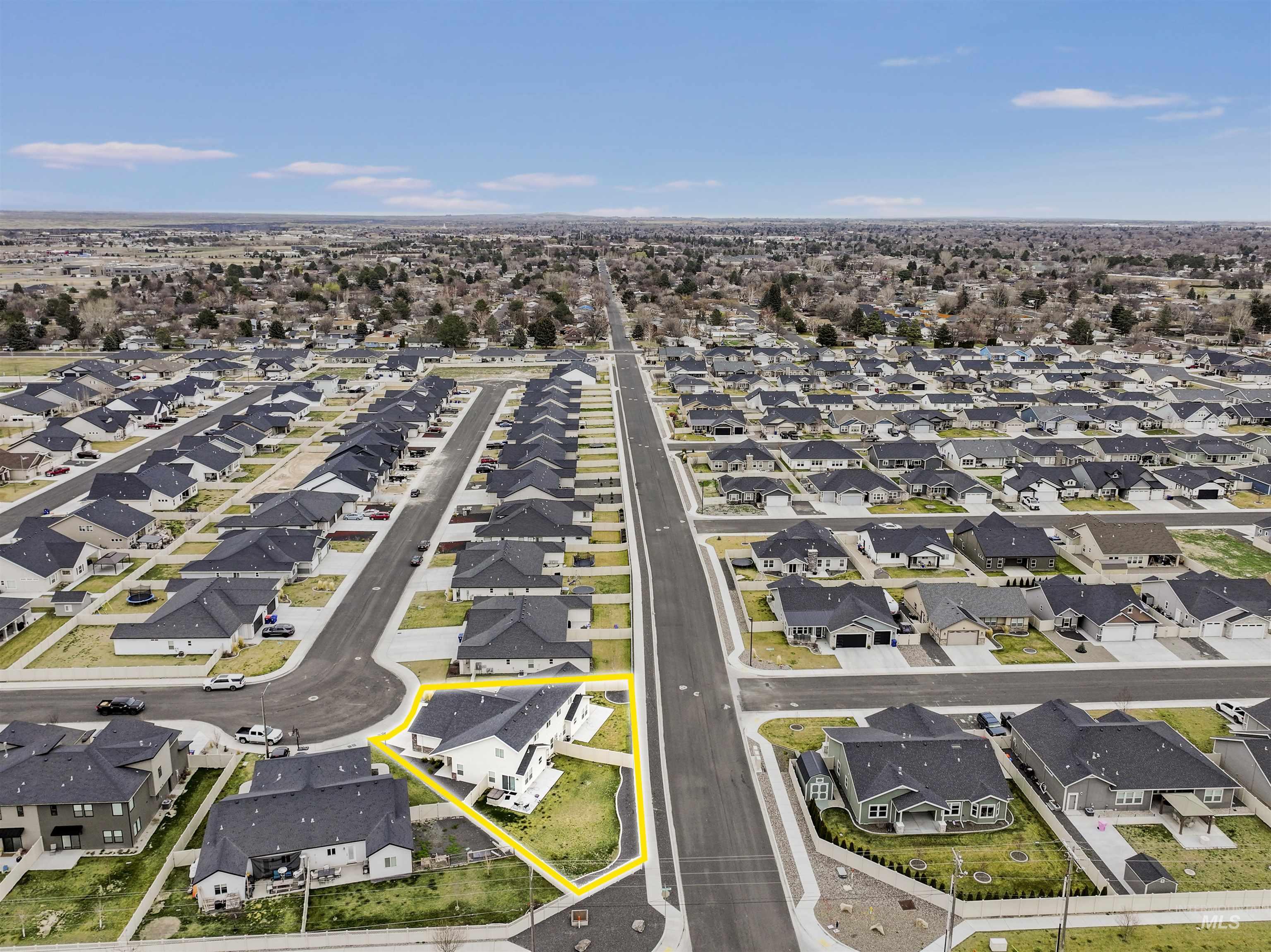893-899 Shadowleaf Avenue Twin Falls, ID 83301 - Photo 46 of 50 Aerial view of residential area with property boundaries highlighted