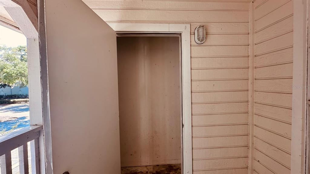 1087 South Hiawassee Road, Unit 422 Orlando, FL 32835 - Photo 5 of 17 a bathroom with a shower