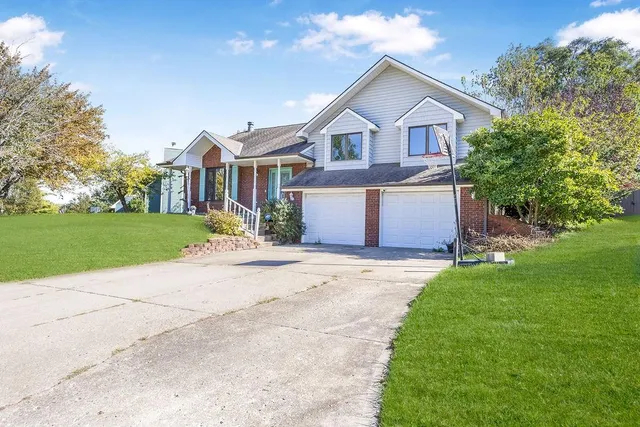 $370,000 | 3706 Wheatridge Drive, St. Joseph, MO 64506