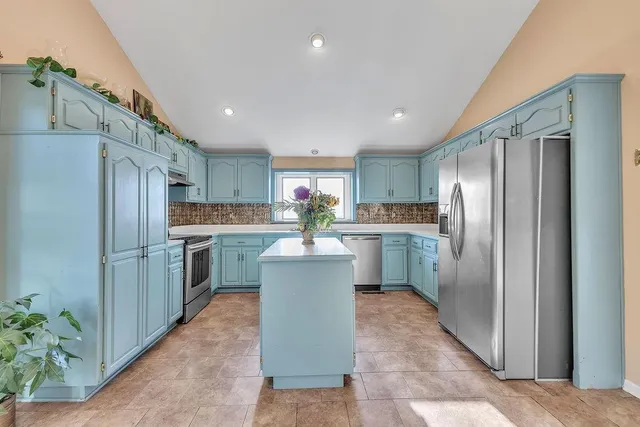 $370,000 | 3706 Wheatridge Drive, St. Joseph, MO 64506