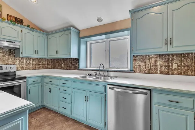 $370,000 | 3706 Wheatridge Drive, St. Joseph, MO 64506