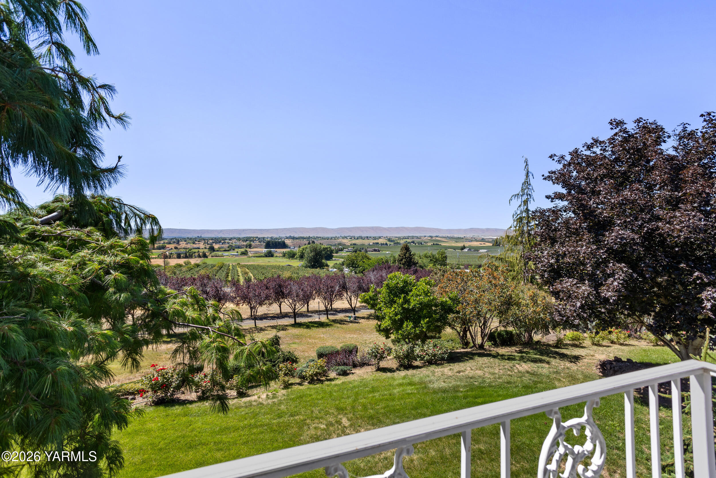 14801 Summitview Ext Road Yakima, WA 98908 - Photo 47 of 77 View off of 1st primary suite balcony