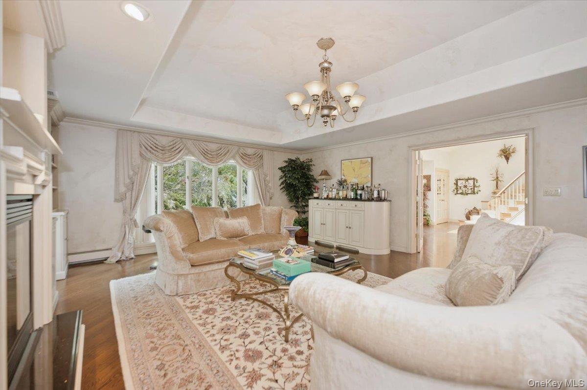 33 Meadowfarm Road East Islip, NY 11730 - Photo 4 of 41