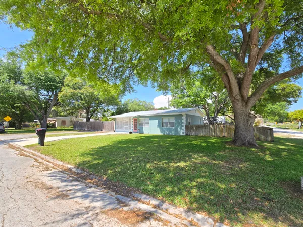 $2,500 | 330 Barraclough Street, Fort Pierce, FL 34982