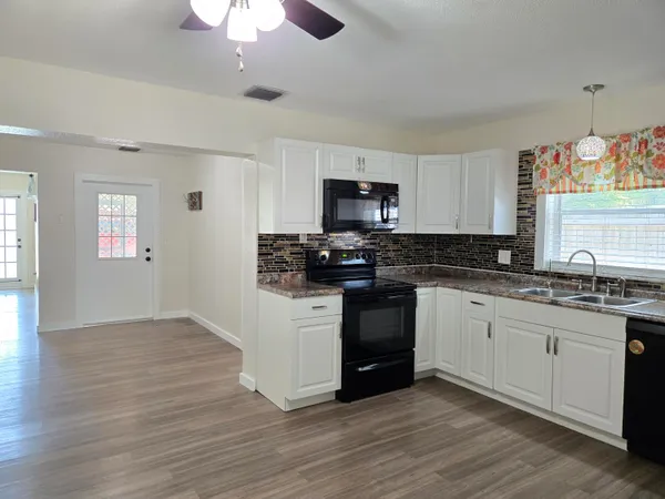 $2,500 | 330 Barraclough Street, Fort Pierce, FL 34982