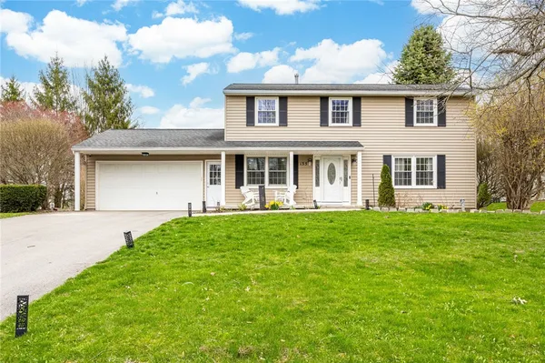 $379,900 | 135 Maple Hill Farm Road, Penfield, NY 14526