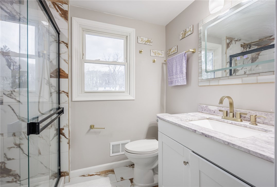 135 Maple Hill Farm Road Penfield, NY 14526 - Photo 23 of 45 primary bath