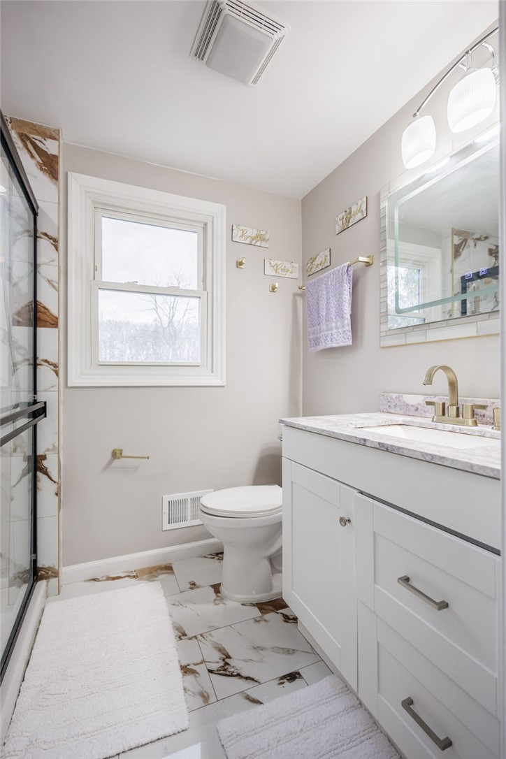 135 Maple Hill Farm Road Penfield, NY 14526 - Photo 24 of 45 primary bath